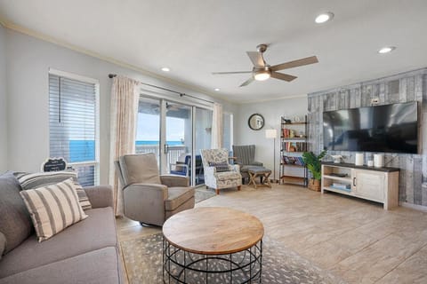 Dolphin Cove - Gulf Front Townhome with Private Outdoor Area House in Destin