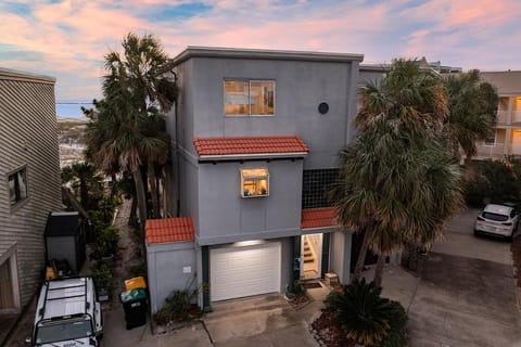 Dolphin Cove - Gulf Front Townhome with Private Outdoor Area House in Destin