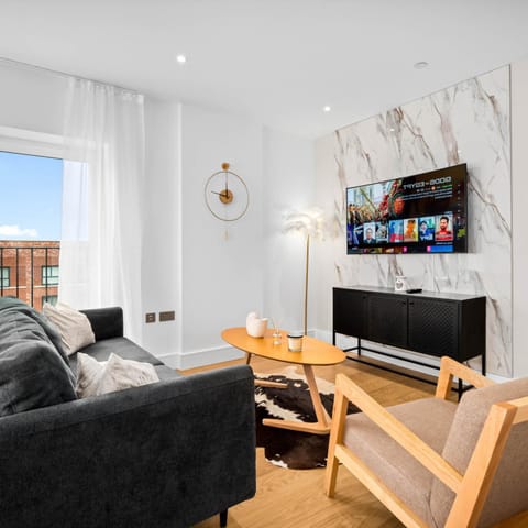 Living room, Seating area, Evening entertainment