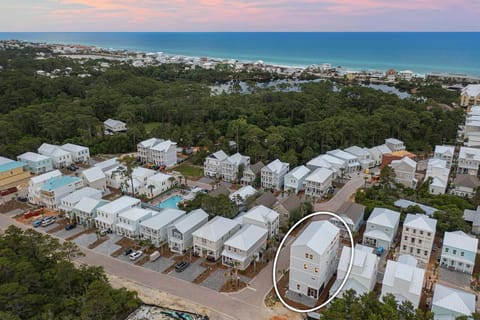Dusk Til Dune - Vacation Home Near the Beach with Shared Pool House in South Walton County