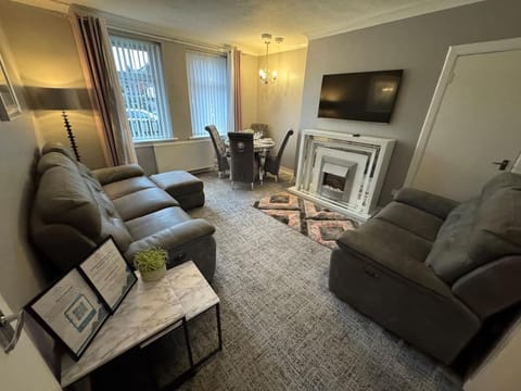 Modern 2BR Cottage Flat Apartment in Bellshill