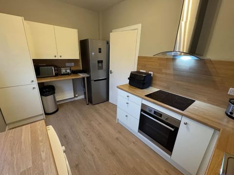 Modern 2BR Cottage Flat Apartment in Bellshill