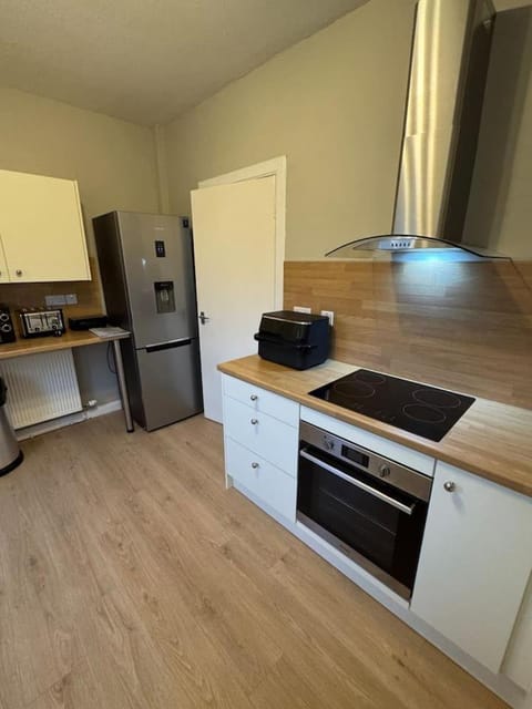 Modern 2BR Cottage Flat Apartment in Bellshill