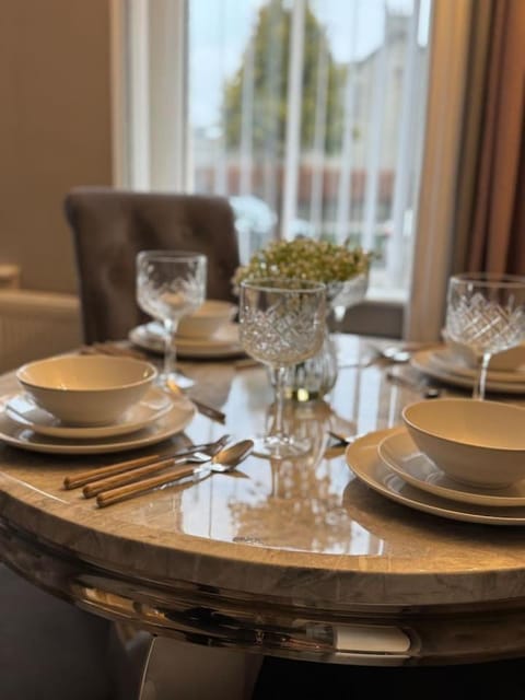 Modern 2BR Cottage Flat Apartment in Bellshill