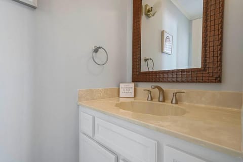 Family Tides - Beachfront Pet-Friendly Duplex House in Destin