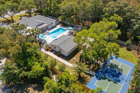 Fun in the Sun - Vacation Home with Private Pool, Pickleball Court & Includes Golf Cart House in Miramar Beach