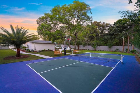 Fun in the Sun - Vacation Home with Private Pool, Pickleball Court & Includes Golf Cart House in Miramar Beach
