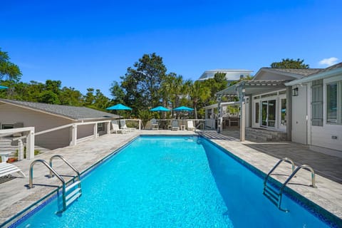 Fun in the Sun - Vacation Home with Private Pool, Pickleball Court & Includes Golf Cart House in Miramar Beach