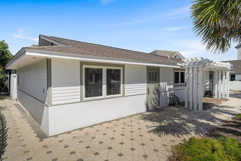 Gulf Escape - 30A Beach House Near the Beach with a Large Pool Space House in Seacrest