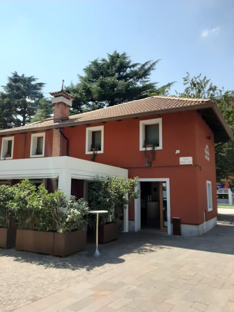 Property building, Restaurant/places to eat