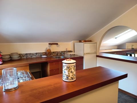 Kitchen or kitchenette, oven