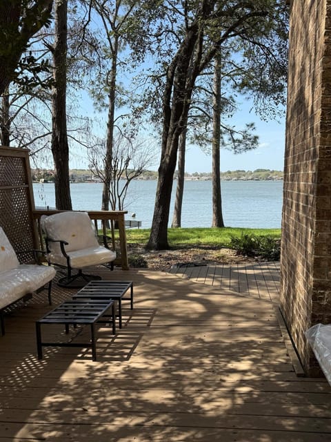 Ultimate Lake Resort Xtravaganza - Luxury - Waterfront - Boathouse - Sleeps 18 House in Lake Conroe