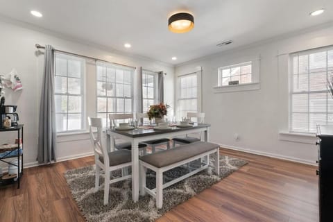 Bunkhouse -Unit A- Fire Pit-Grill-Groups-Patio-Games Apartment in Birmingham