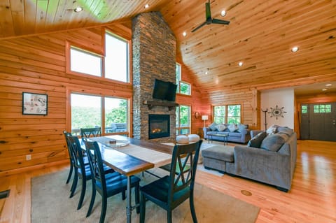 Blue Square Dont Care House in Deep Creek Lake