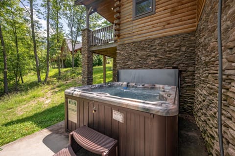 Blue Square Dont Care House in Deep Creek Lake