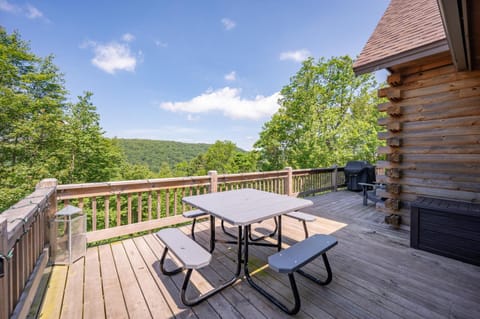 Blue Square Dont Care House in Deep Creek Lake