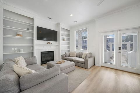 Lazy Bones - Vacation Home Near the Beach with Private Pool & Golf Cart House in Destin