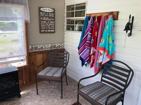 The Willow - Across Road From Wiemer Vineyard - Hot Tub - Fire Pit - Pets OK - Seneca Lake House in Seneca Lake