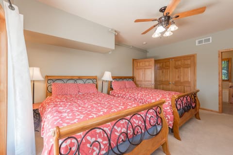 Boulder Creek Lodge Bed and Breakfast in McHenry