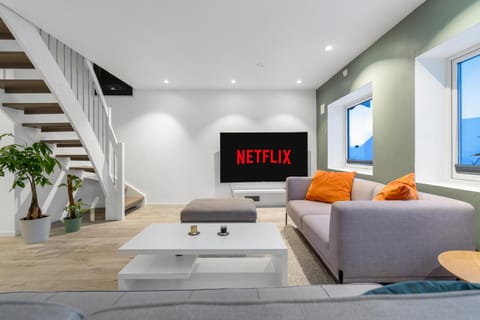 Fjellheisen Lodge l Amazing Sea & Mountain View Apartment in Tromso