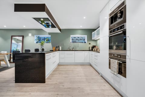 Fjellheisen Lodge l Amazing Sea & Mountain View Apartment in Tromso