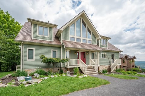 Boulder Vista House in McHenry