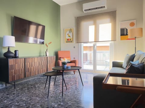 TV and multimedia, Living room, Seating area, Dining area, air conditioner