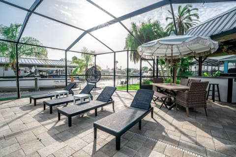 Baywatch - 712 Jamaica Cir W House in Apollo Beach