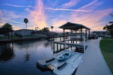 Baywatch - 712 Jamaica Cir W House in Apollo Beach
