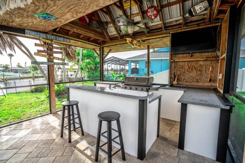 Baywatch - 712 Jamaica Cir W House in Apollo Beach