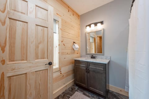 Cedar Summit House in McHenry