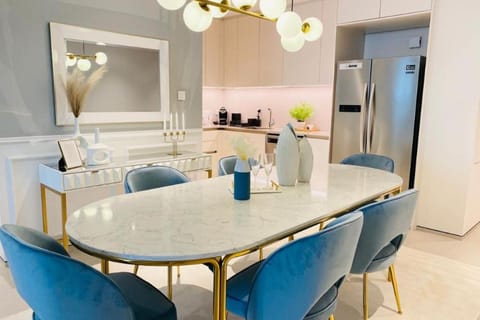 ADDRESS BEACH RESORT Residence Luxury Sea and Palm View DXB AIRPORT VIP Shuttle option for 6pax Apartment in Dubai