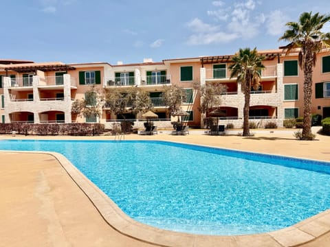 Property building, Off site, Day, Pool view, Swimming pool, sunbed