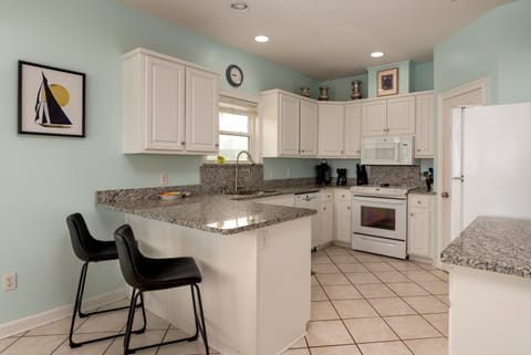 Casa Nova - 2602 Bridgeview House in Dauphin Island