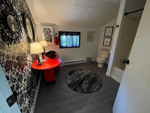 It's A Wonderful Life - Main St Penn Yan - Walk to Shops & Dining - Hot Tub - Pets OK - Seneca & Keuka Lake House in Penn Yan