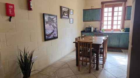 Kitchen or kitchenette, Dining area, kitchen