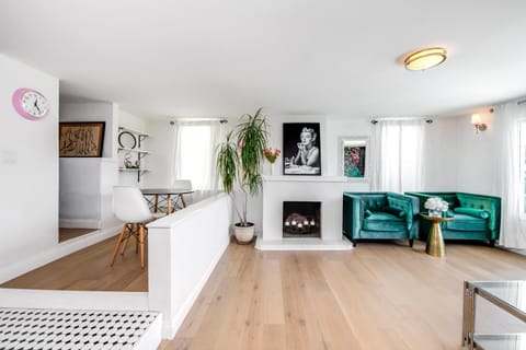 Stunning 1 bedroom apartment with view Apartment in Eagle Rock