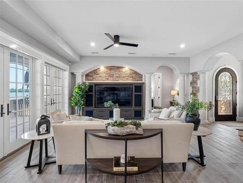 Intercoastal Escape - Water Views - Pool & Hot Tub House in Indian Rocks Beach