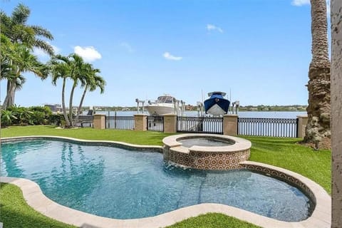 Intercoastal Escape - Water Views - Pool & Hot Tub House in Indian Rocks Beach