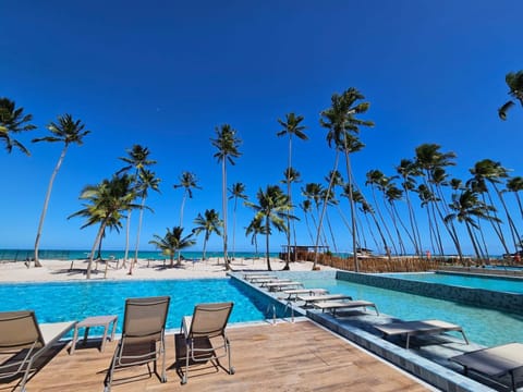Beach, Pool view, Sea view, Swimming pool, sunbed