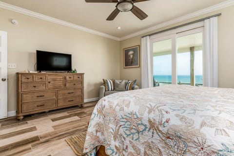 Bed, TV and multimedia, View (from property/room), Bedroom, Sea view, furniture, wardrobe