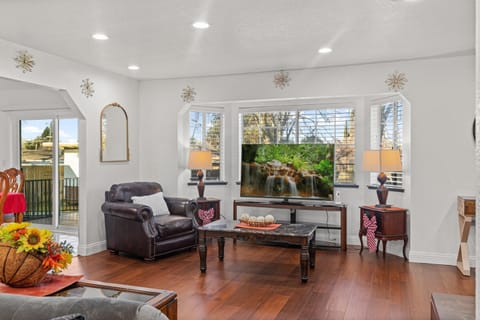 Spacious 6 BR • Patio + Deck • Sleeps 13 House in Arden-Arcade