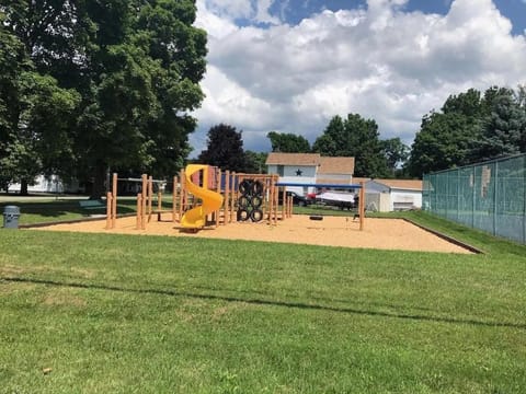 The Wildflower - Wooded Seneca Lake View Hideaway - Walk to Winery & Brewery - Hot Tub - Pets OK House in Seneca Lake