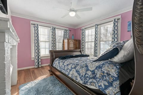 Bunkhouse Unit B Fire Pit-Grill-Groups-Patio-Games Apartment in Birmingham