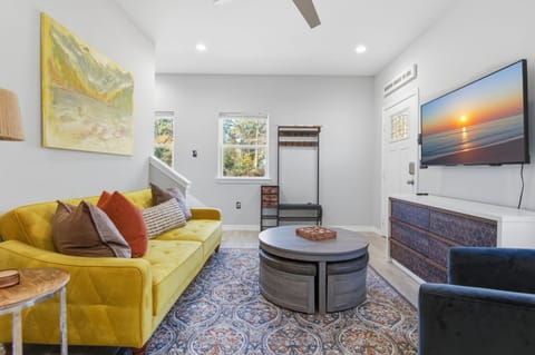 Holly Woods Lake Retreat Casa do gato House in Lake Conroe