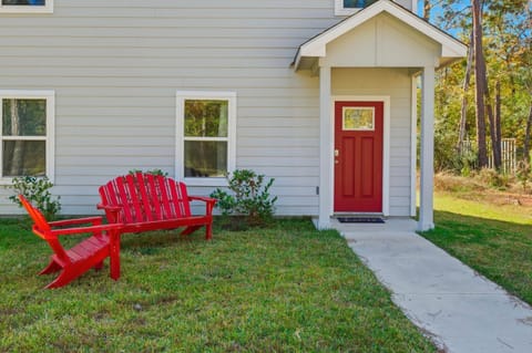 Holly Woods Lake Retreat Casa do gato House in Lake Conroe