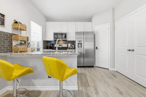 Holly Woods Lake Retreat Casa do gato House in Lake Conroe