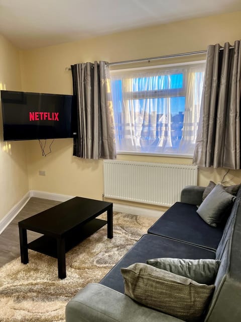 Bed, TV and multimedia, Living room, Seating area