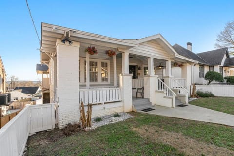 Mara Retreat-UNIT B- Fire Pit-Patio-Games-Jacuzzi-Ping Pong Table Apartment in Birmingham