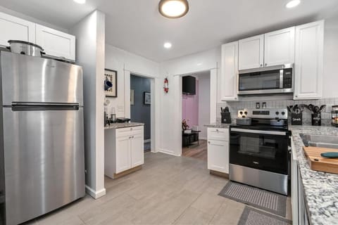 Mara Retreat-UNIT B- Fire Pit-Patio-Games-Jacuzzi-Ping Pong Table Apartment in Birmingham